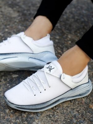 men lace up casual sneaker