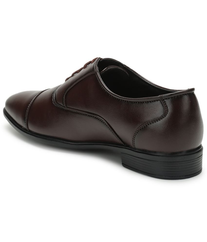 UrbanMark Men Comfortable Round Toe Oxford Formal Shoes- Brown - Image 3