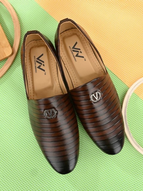 VIV Men Printed Textured Slip-On Loafers