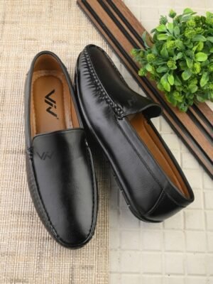 VIV Men Textured Round Toe Slip-On Loafers